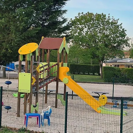 Camping Spacieux 9 Pers Avec Terrasse - Api-1-52-1956 *