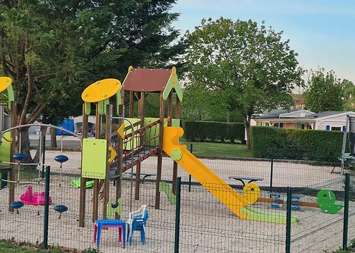 אתר קמפינג Spacieux 9 Pers Avec Terrasse - Api-1-52-1956 *